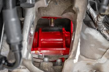 TM570 - Transmission/differential Mount, Polyurethane